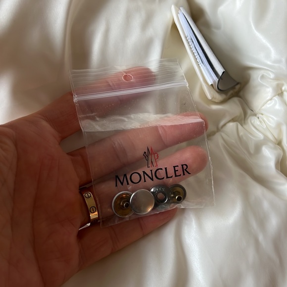 Authentic Moncler down vest. - Picture 5 of 7